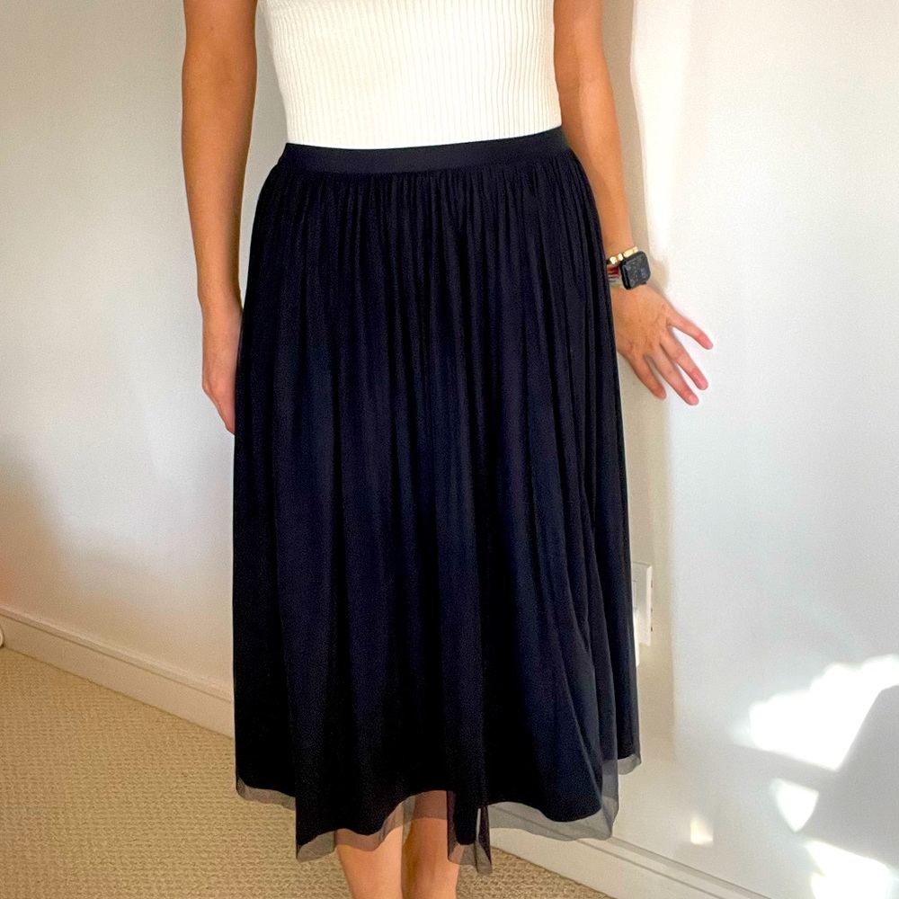 Very stretchy midi dress and maternity friendly